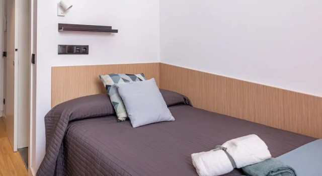 Residencia Universitaria Resa Málaga Centro, Забронировать Хостел Отели Малаги с парковкой, рядом с Музей Кармен Тиссен, Парковка