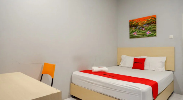 Номер Standard RedDoorz @ Jalan Adiyaksa Panakkukang