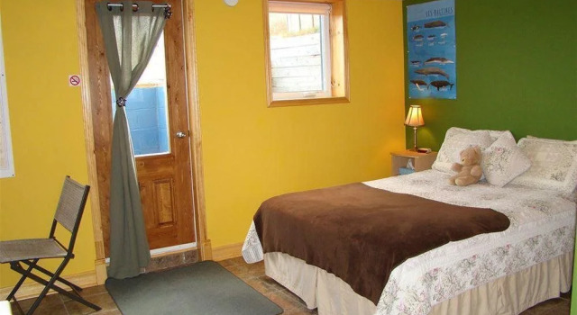 Auberge la Sainte Paix, Rezerwuj Hostel Hotele w Manicouagan z parkingiem, Parking