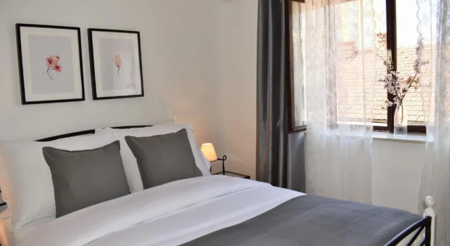 Apartment Antonija, Prenota Appartamento Splitska 