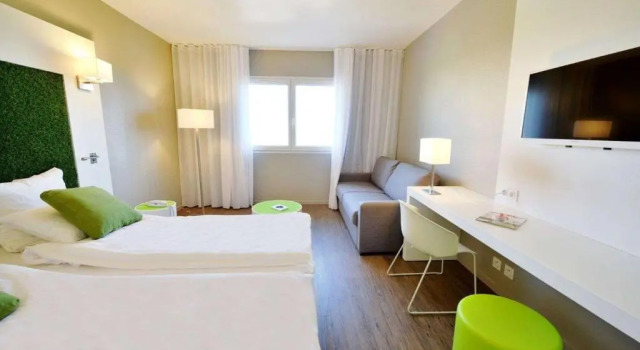 Superior Twin room with golf view Hôtel Golf Fontcaude