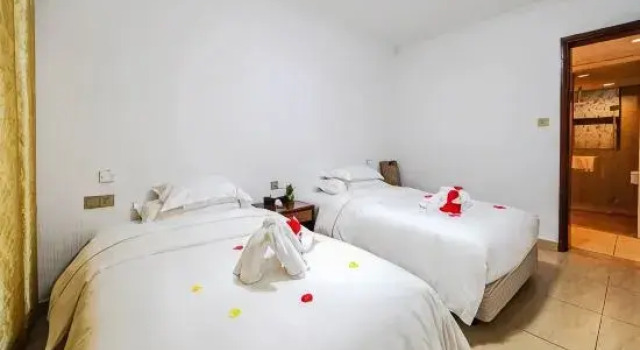 Семейный люкс с 3 комнатами Golden Life Holiday Hotel