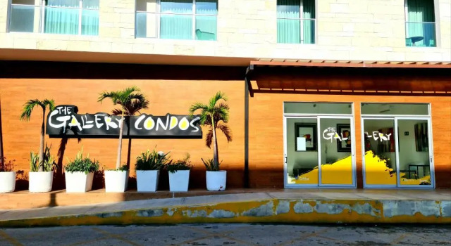 Discover Playa del Carmen from The Gallery Condos steps to the beach, Prenota Hotel Hotel a Quintana Roo con parcheggio, Parcheggio