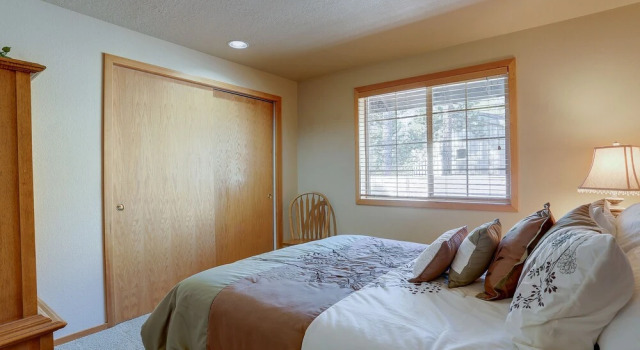 Pet-Friendly 13 Ollalie Home features Double Car Garage by RedAwning