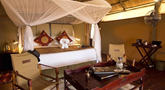 Khulu Bush Camp, Book Hotel Hoteller i Hwange Nat Park med morgenmad, Morgenmad