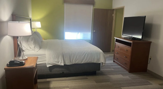 Люкс c 1 комнатой Holiday Inn Express Hotel & Suites Sioux Falls At Empire Mall by IHG