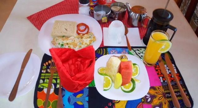 Wild Tracks Overland Camp, Book Hotel Billige hoteller i Kasese