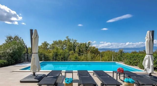 Villa Luxor With Heated Pool