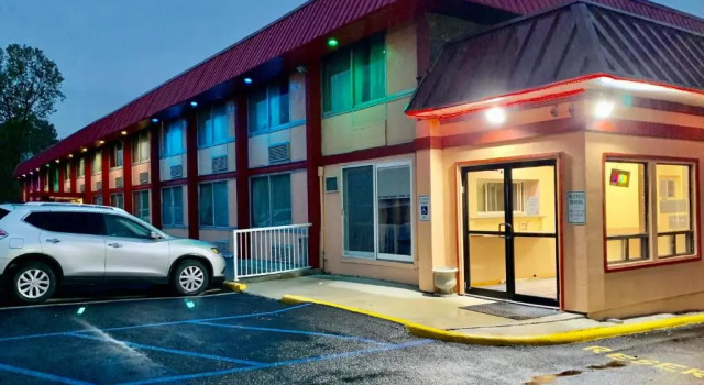 Люкс Deluxe Red Carpet Inn & Suites Lima -Listing Partner