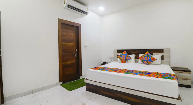 OYO 89828 Chahat Palace, Buchen Sie Hotel Agra Uttar Pradesh