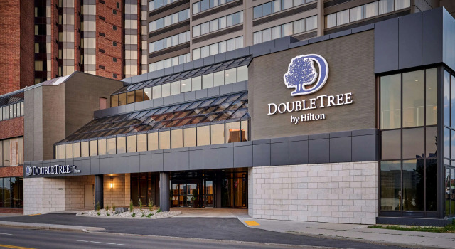 DoubleTree by Hilton Windsor Hotel & Suites