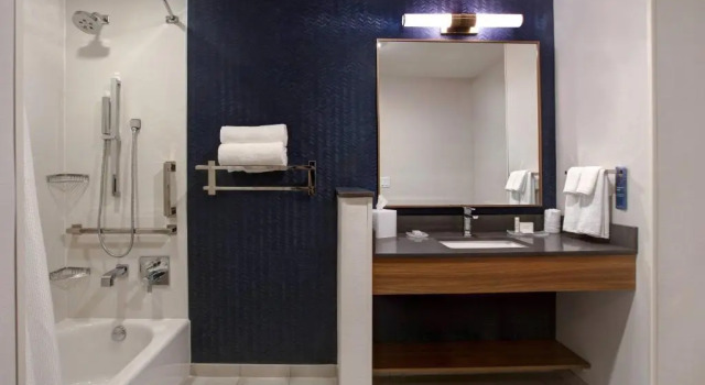 Двухместный люкс Fairfield Inn & Suites by Marriott Chicago Bolingbrook