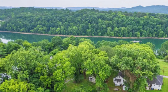 Коттедж Burnside Vacation Rental, Walk to Lake Cumberland!