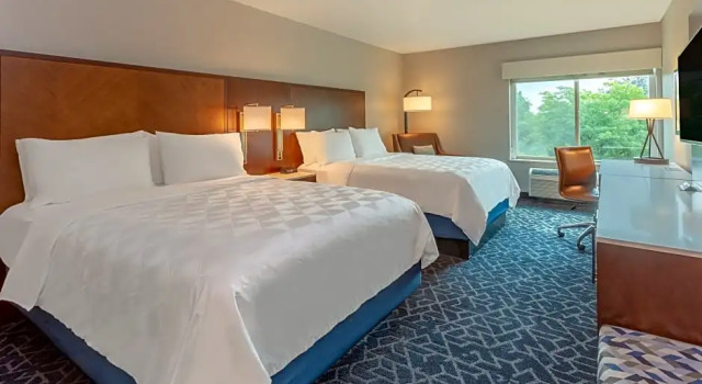 Четырёхместный номер Standard с видом на реку Holiday Inn Missoula Downtown by IHG