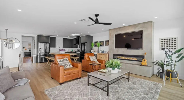 Carlsbad Beachfront Home W Hot tub, Забронировать Дом для отпуска Виллы Карлсбад, рядом с New Village Arts Theatre, Вилла