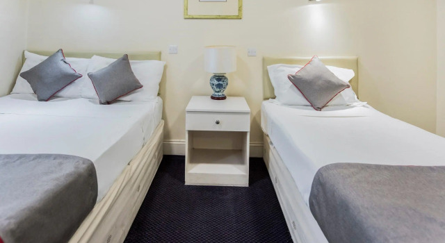 Трёхместный номер Standard Grantly Hotel