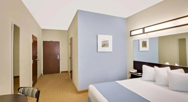 Двухместный номер Microtel Inn and Suites by Wyndham - Geneva