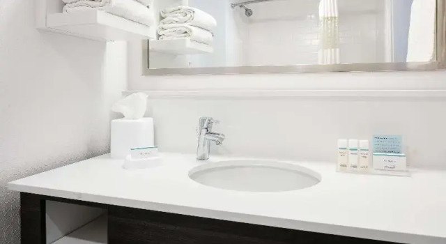 Студия Hampton Inn Iowa City/Coralville