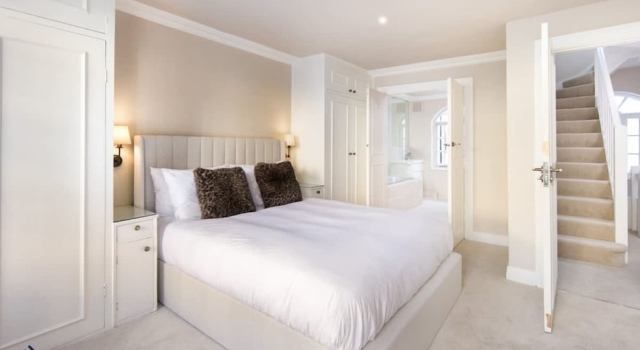 10 Mins Walk to Harrods Belgravia Mews House, Забронировать Дом для отпуска Виллы Лондона, рядом с Военный погибшим солдатам из Австралии, Вилла