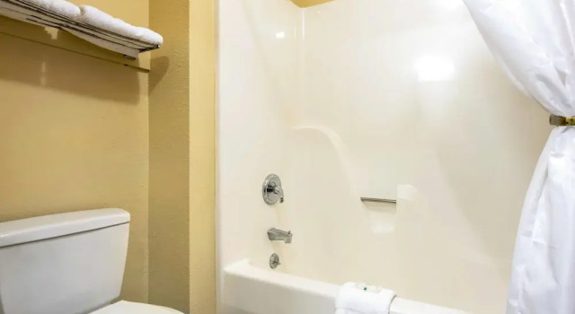 Люкс Quality Inn & Suites Brandenburg - Fort Knox