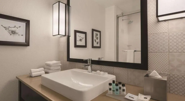 Четырёхместный номер Standard Country Inn & Suites by Radisson, Lubbock Southwest, TX