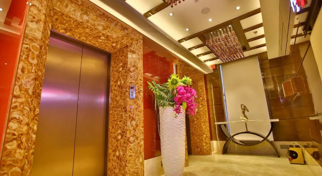 Regenta Central the Crystal Kanpur, Забронировать Отель Канпур штат Уттар-Прадеш