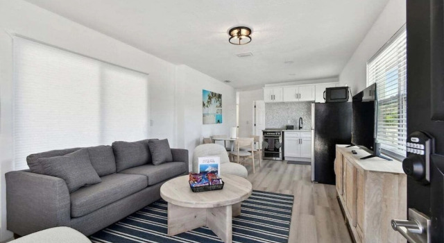 Апартаменты Stylish Treasure Island Getaway - 117 127th Ave E Unit 8