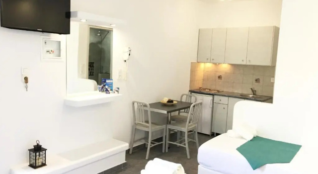 Anemos Studios, Prenota Hotel Adamas Milo
