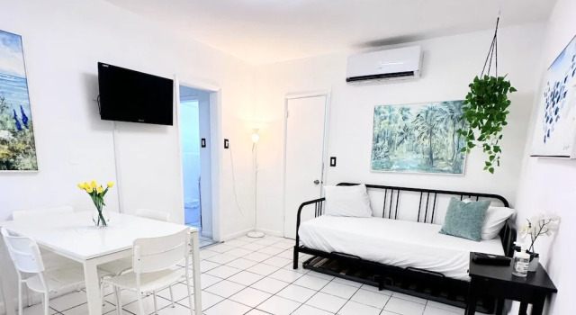 Southwinds Inn 7 for 4 Guests Close to the Beach