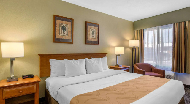 The Dunes Hotel, Забронировать Отель Палм-Спрингс Coachella Valley, рядом с Plaza de las Flores Shopping Center