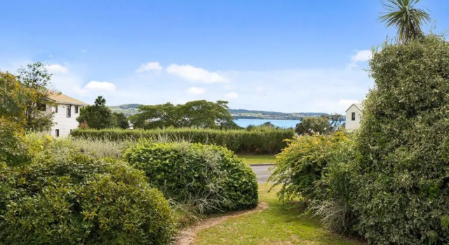 Wharewaka Bach - Lake Taupo Holiday Home, Buchen Sie Hotel Taupo 