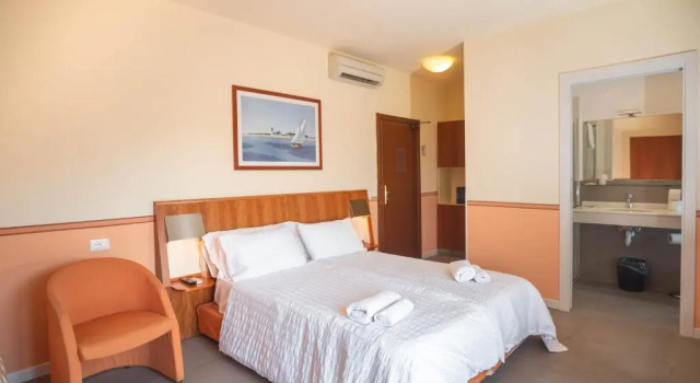 Полулюкс Hotel Romeo