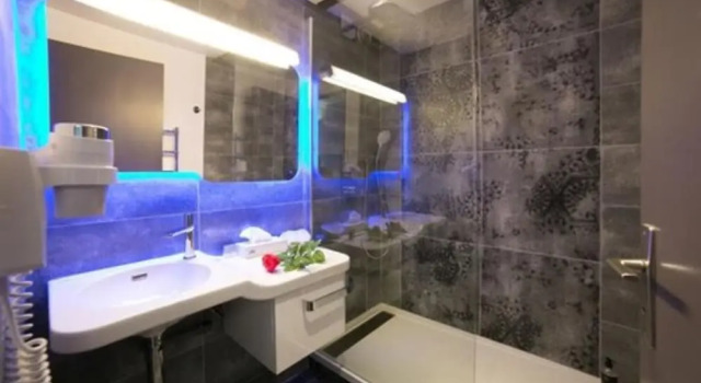 Четырёхместный семейный номер Standard с видом на море Le Thalassa Hôtel & Spa