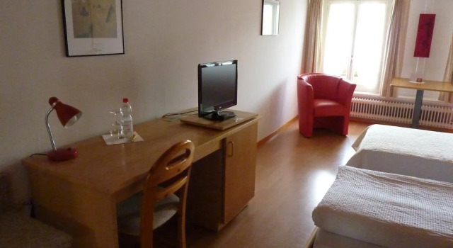 Gasthof Löwen, Varaa Hotelli Laufelfingen 
