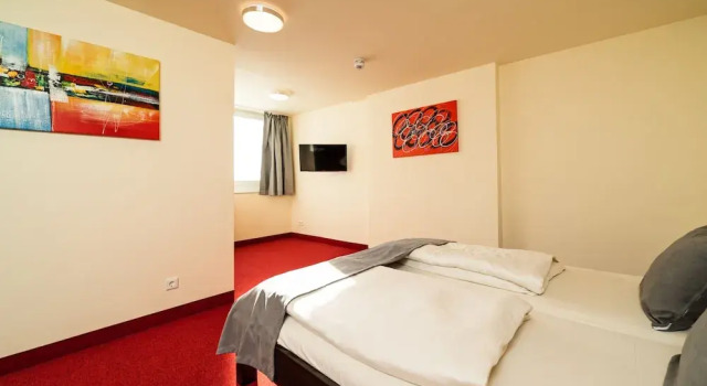 S & D Hotel