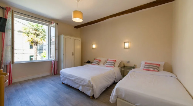 Трёхместный номер Standard Hotel Val De Loire