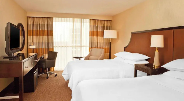 Четырёхместный номер Deluxe Courtland Grand Hotel, Trademark Collection by Wyndham former Sheraton Atlanta