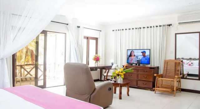 Номер Standard с балконом и с видом на море Jacaranda Indian Ocean Beach Resort