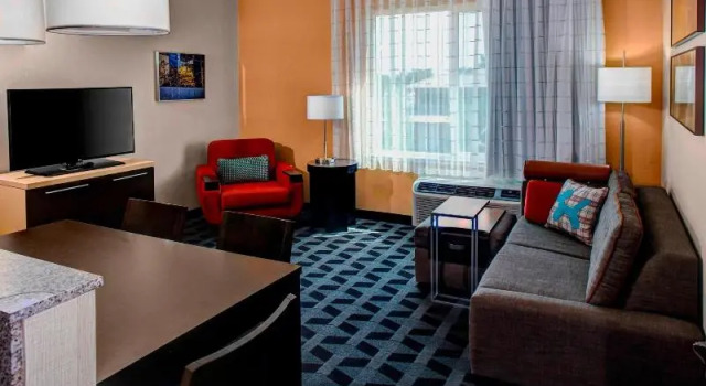 Четырёхместный люкс TownePlace Suites by Marriott Bakersfield West