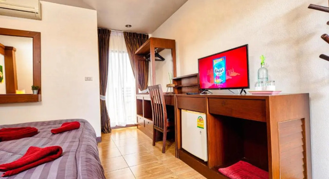 Номер Standard с балконом Ban Kong Rao Guesthouse - Quiet Santitham Oasis - Charming Garden & Mountain Views
