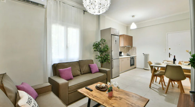 Fresh & renovated apartment next to metro station
