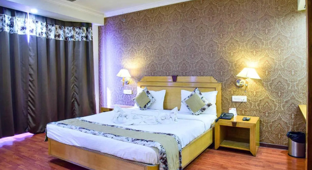 Люкс Standard Townhouse OAK Hotel Quality Inn