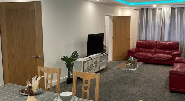 Коттедж Citrine Suite - Sleeps 8 With Parking