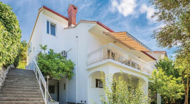 Awesome Apartment in Rab With 2 Bedrooms, Prenota Appartamento Arbe 