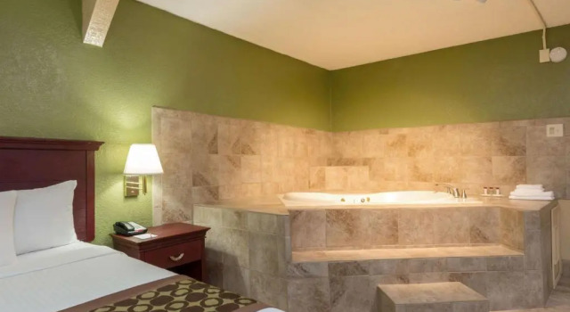 Люкс Deluxe Ramada by Wyndham Bowling Green