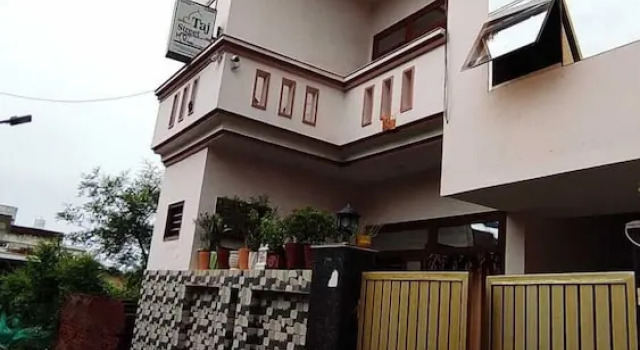 Taj Street Hostel