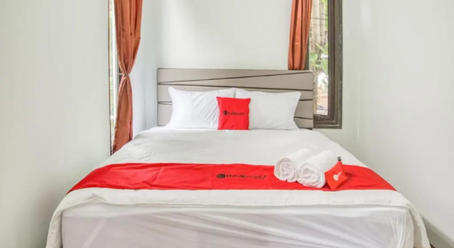 Двухместный номер Standard RedDoorz near Taman Mini Jakarta