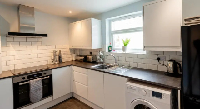 St James Place 4 bed Apt with ALTIDO, Забронировать Отель Плимут Девон, рядом с Cathedral Church of St Mary and St Boniface