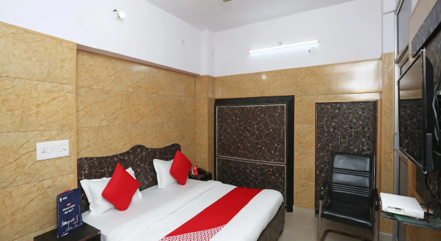OYO 18782 Hotel Mannat