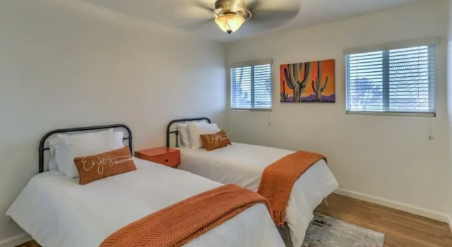 Desert Oasis Las Vegas - Pool 5 Bedrooms 9 Beds